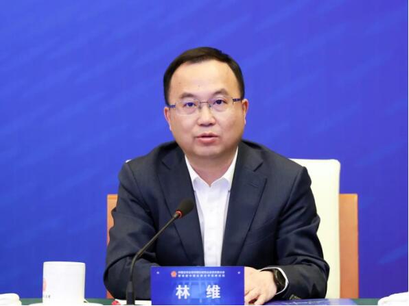 张军出席首届中国应用法学高峰论坛并讲话7